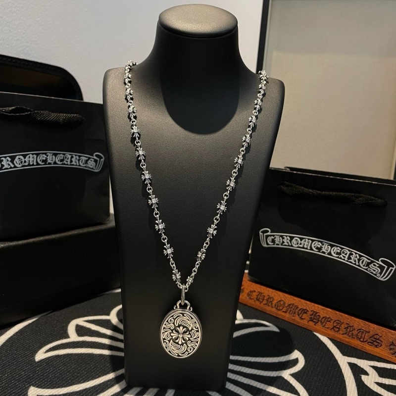 Ch*0me He**ts necklaces